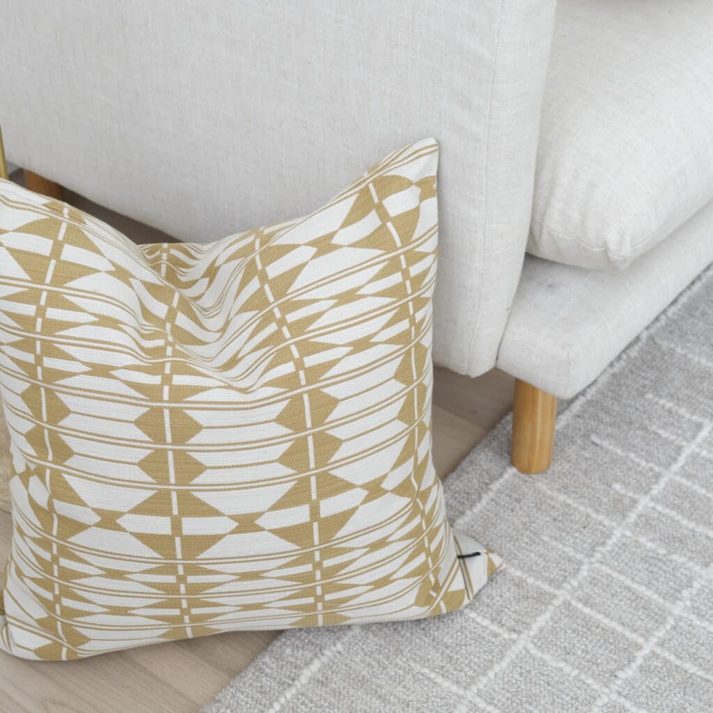 Durable cushion 55cm ideal for everyday use