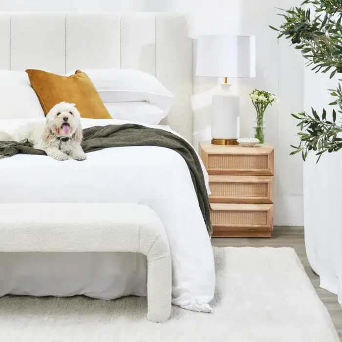 Soho Queen Bedhead White Boucle1