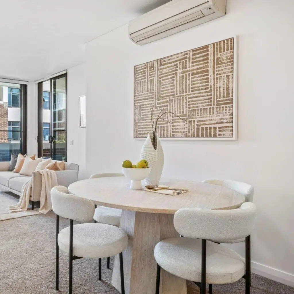 Arco Boucle Dining Chair6