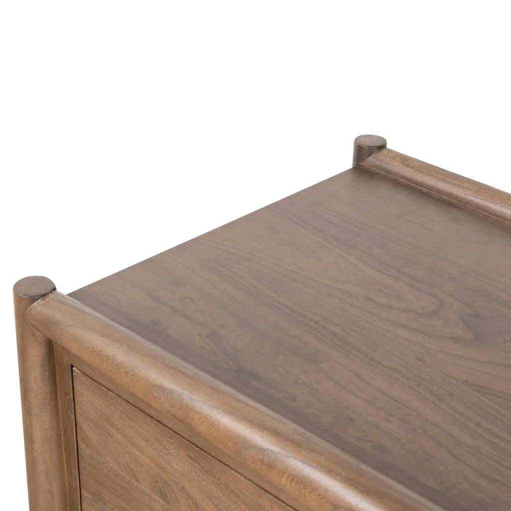 Walnut 6-drawer chest, polished brass handles, solid legs.