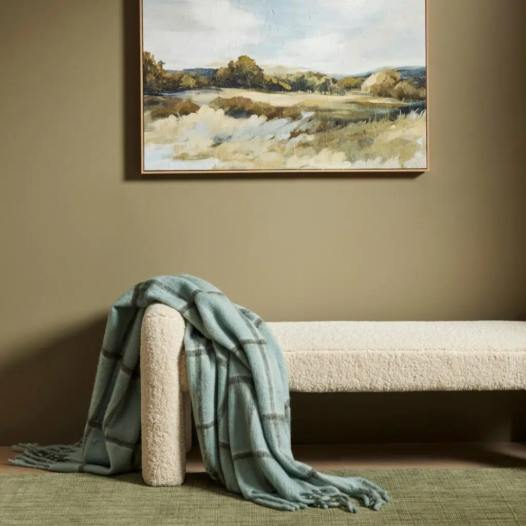 Mia Bench off white, pine wood, elegant design, comfortable seating, versatile interior piece