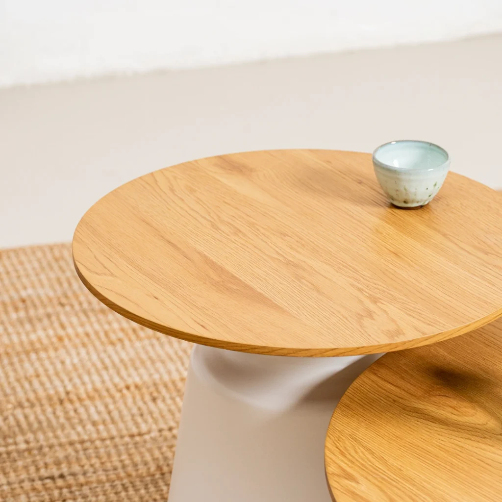 Modern oak-effect coffee table with white metal frame for living rooms