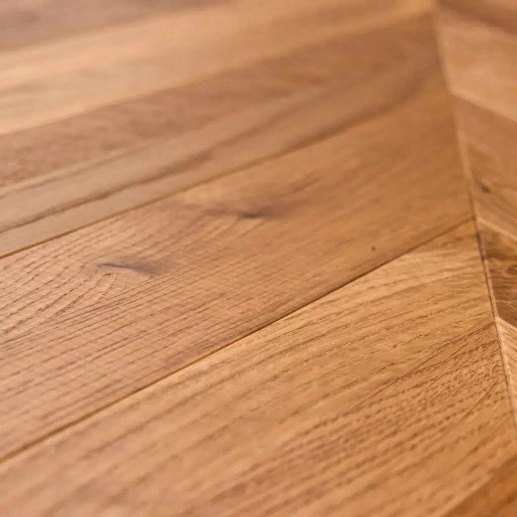 Phoebe 4-Seater Round Dining Table European Knotty Oak Sturdy Metal Base Space-Saving Rustic Design