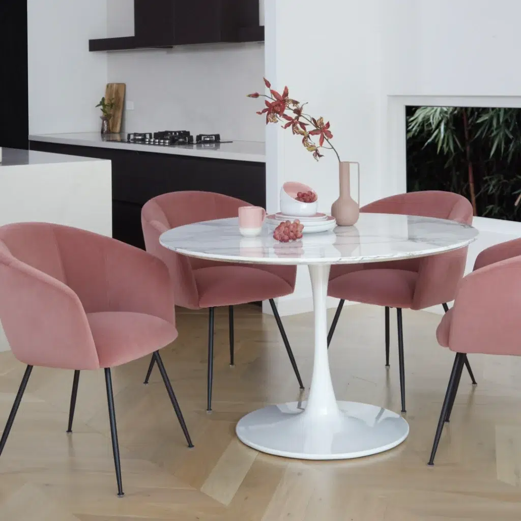 White marble effect round dining table with tulip base for 6 people, modern minimalist design