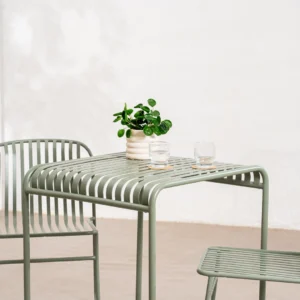 现代薄荷绿户外餐椅,人体工学钢架,防锈设计