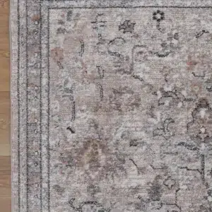 Baile Vintage Beige Rug: Classic Design & Durable Material for Modern Homes