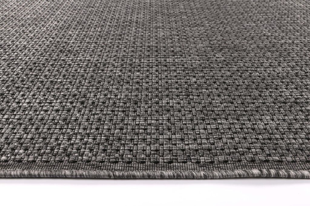 Durable Low-Maintenance Neutral Rug with Flatweave Design