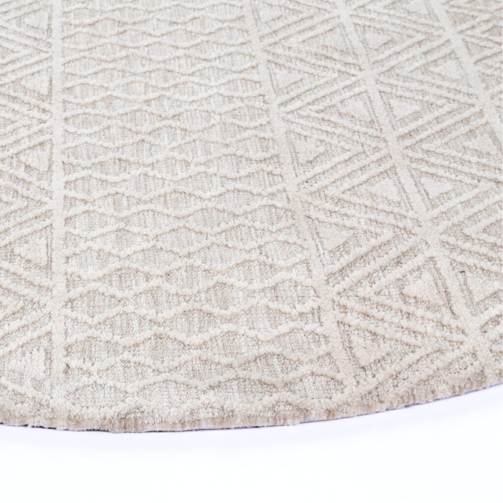Amritsar Tessellations Cream Round Rug – Plush Polyester & Cotton Backing, Muted Color, Modern Interior Appeal