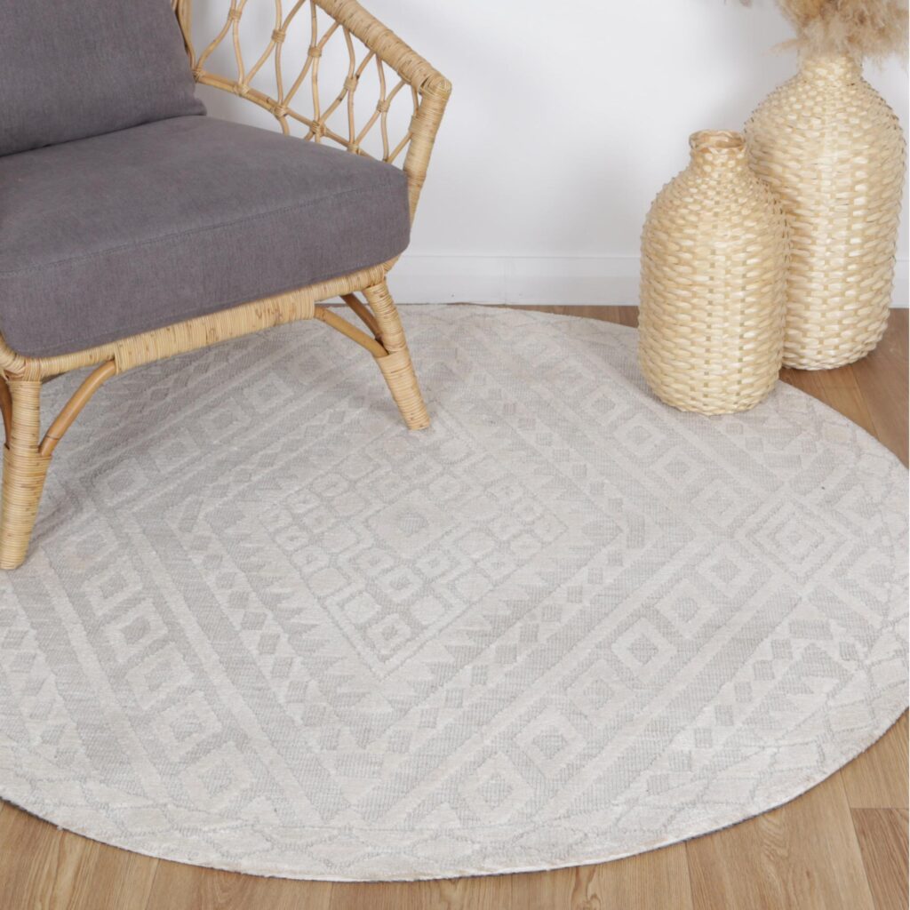 Amritsar Zalij Cream Round Rug with 9mm Pile for Versatile Spaces