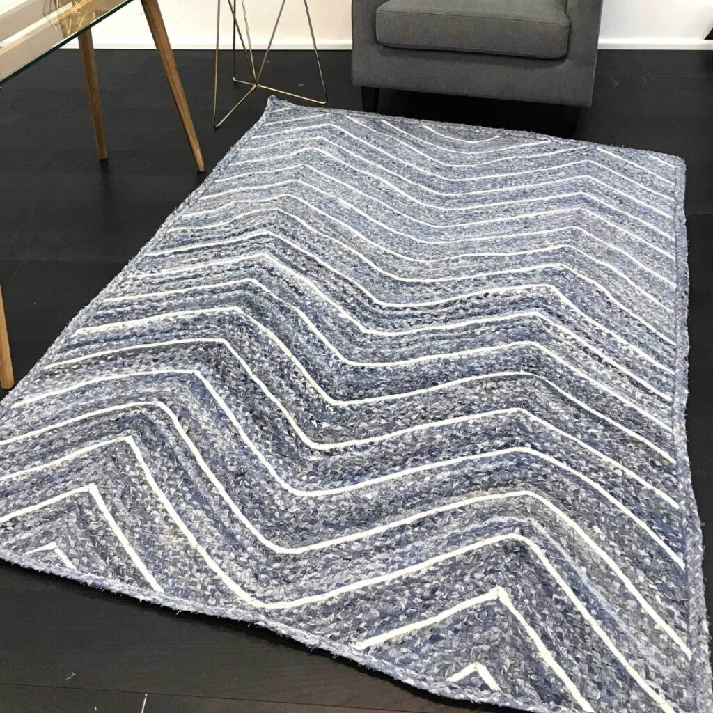 Handmade Artisan Blue Chevron Rug (50% Jute 50% Cotton)