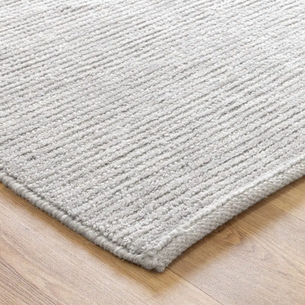 Eco Breeze Organic Wool Rug - Luxurious Craftsmanship for Contemporary Spaces