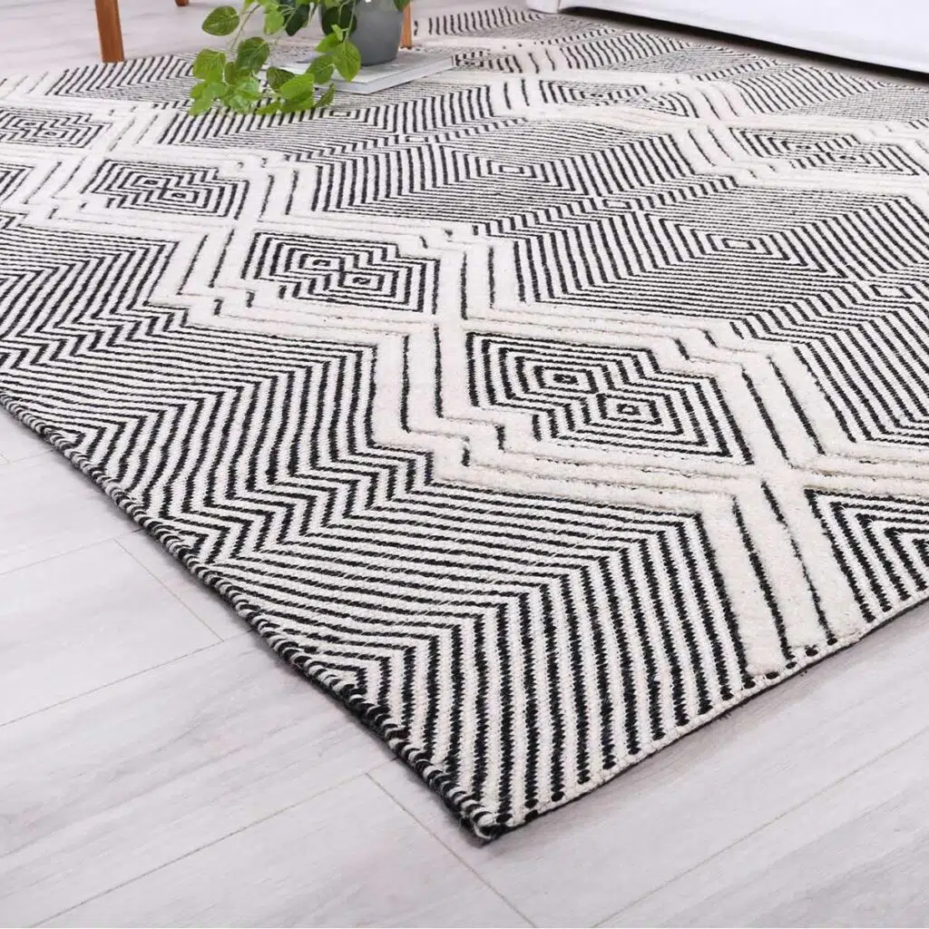 Himalaya Saw Tribal Ivory Wool Rug 70% Wool & 30% Polyester for Durability & Comfort