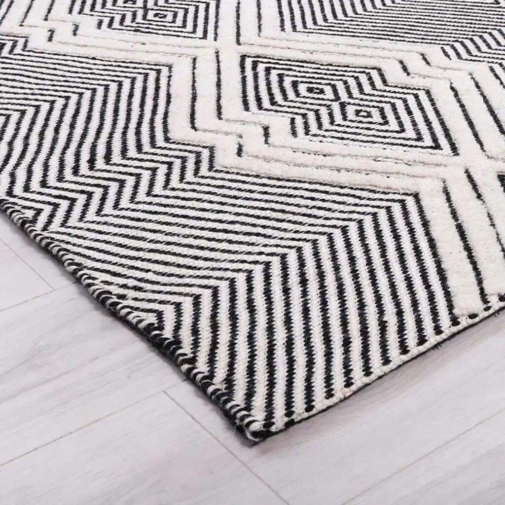 Natural Wool Rug with Subtle Texture & Earthy Hues for Timeless Elegance