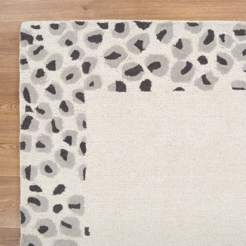 Handmade Wool Rug with Earthy Colors for Modern Interiors