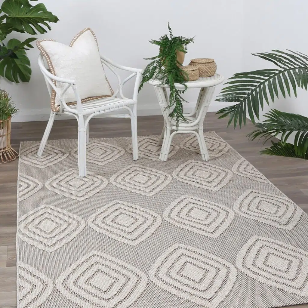 Modern Indoor/Outdoor Brown Rug Durable UV-resistant Synthetic Polypropylene Tribal Pattern