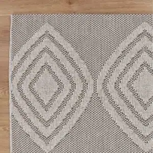 Modern Indoor/Outdoor Brown Rug: Durable Texture & UV Resistance