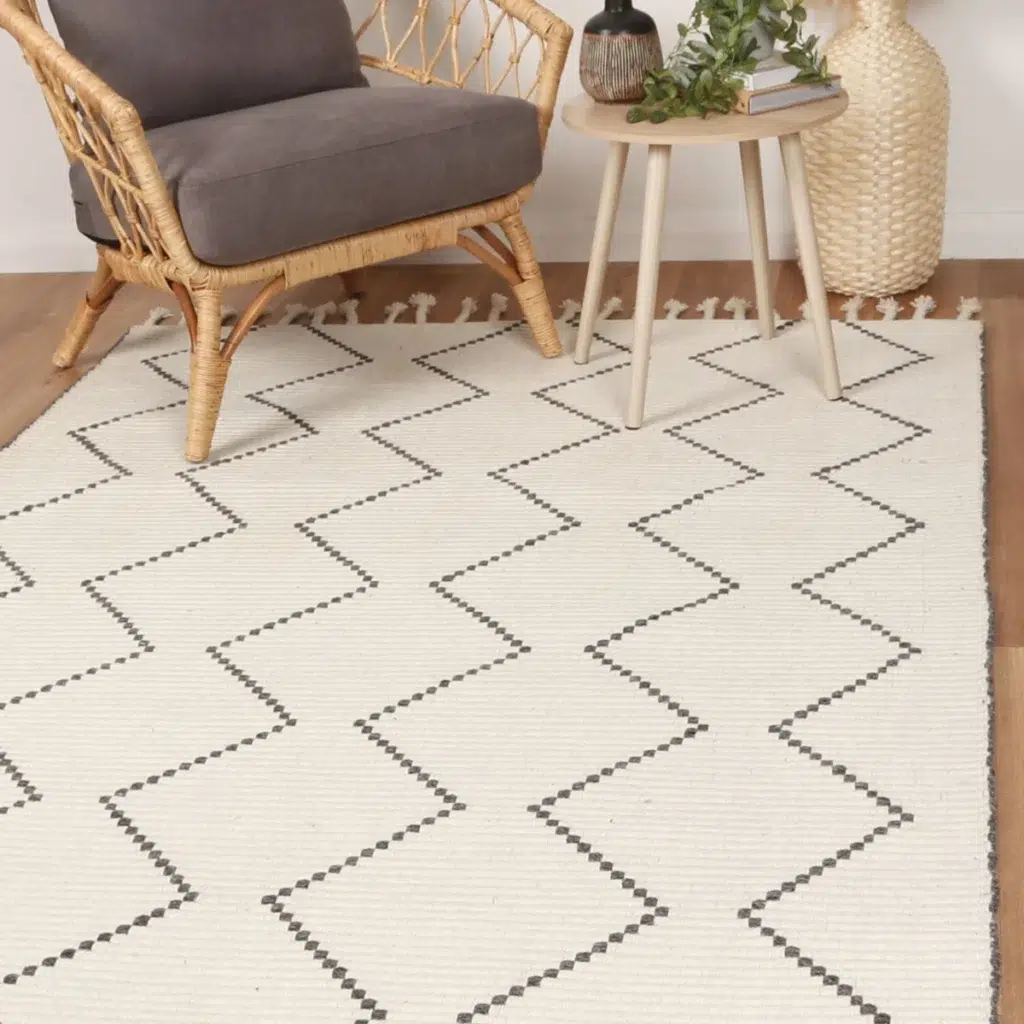 Handcrafted zig-zag wool blend cream rug adds warmth and elegance to any home interior with its soft 20mm pile and durable construction perfect for all seasons