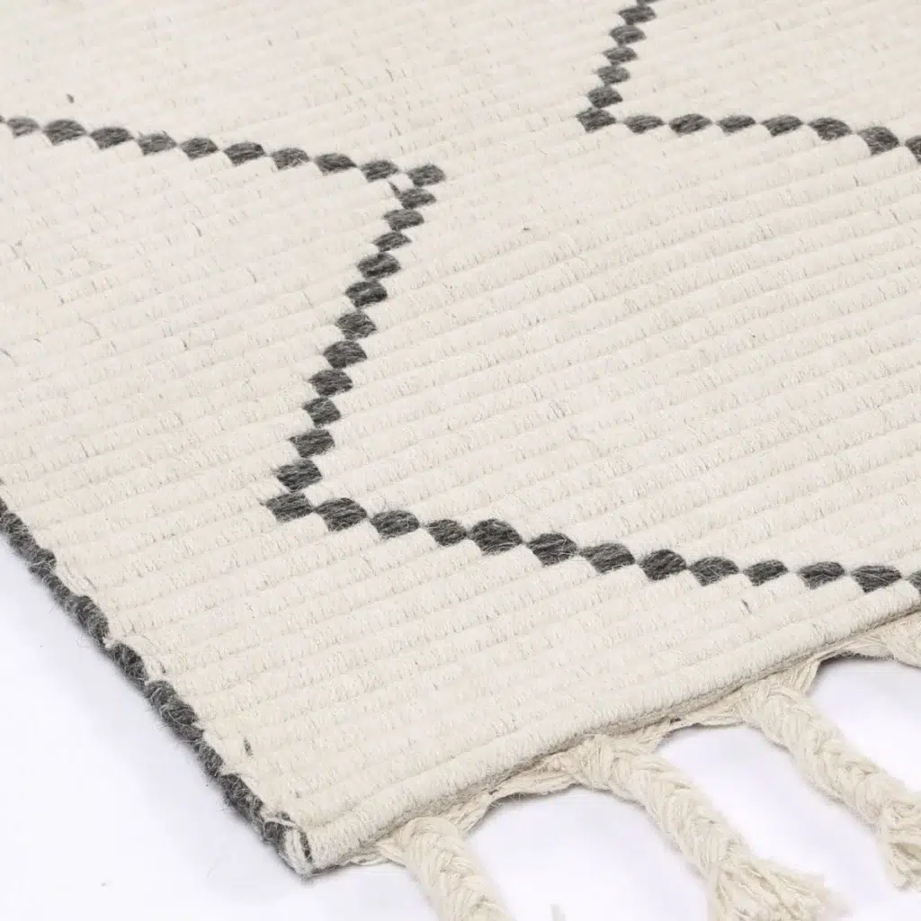 Handcrafted zig-zag wool blend cream rug adds warmth and elegance to any home with its soft 20mm pile and durable construction perfect for all seasons