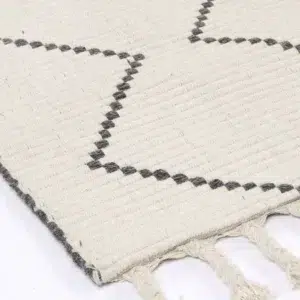 Handcrafted zig-zag wool blend cream rug adds warmth and elegance to any home with its soft 20mm pile and durable construction perfect for all seasons