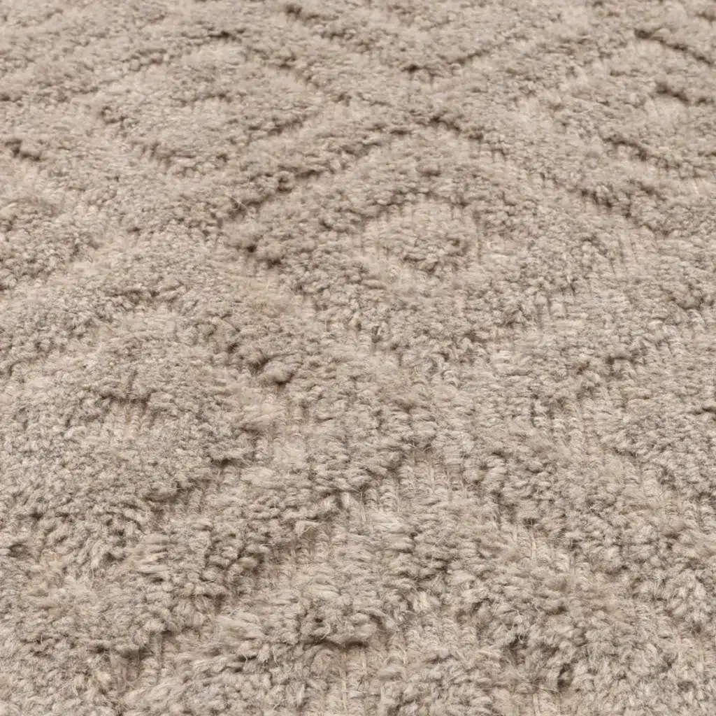 Handcrafted Goa Diamond Wool Blend Ash Rug enhances home decor with luxurious warmth and texture
